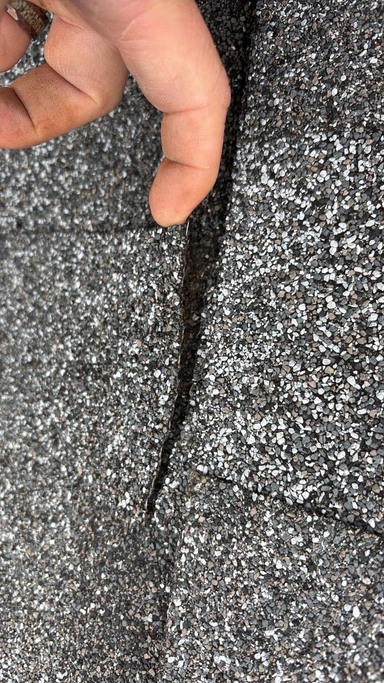 Split roof shingle
